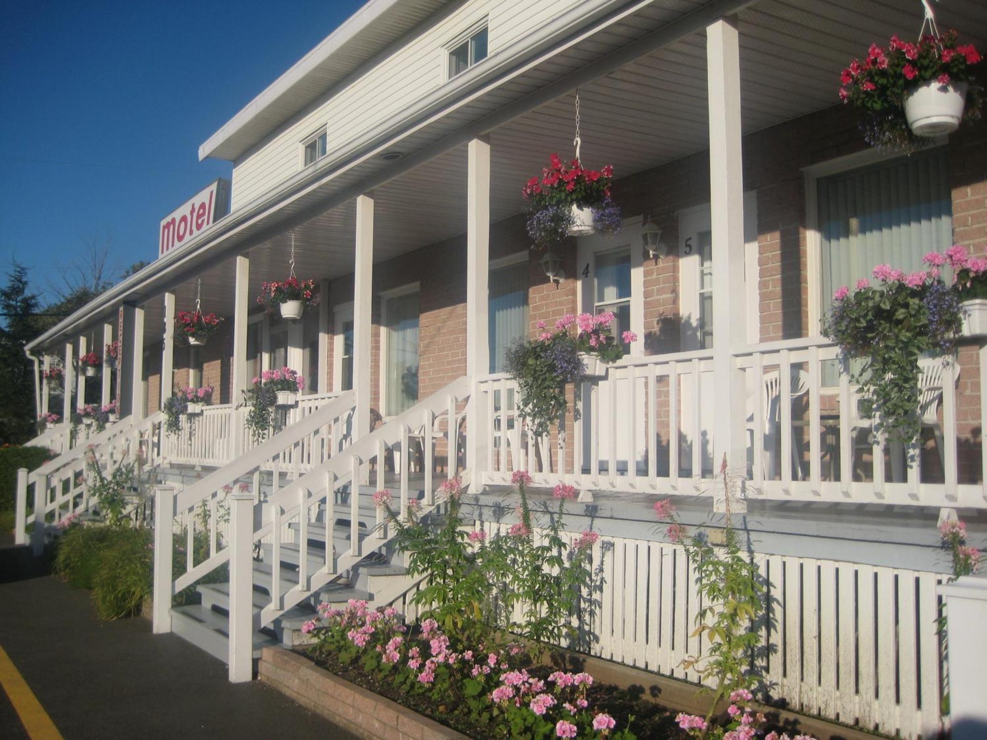 Motel Au Vieux Piloteux รีวีแยร์-ดู-ลู ภายนอก รูปภาพ
